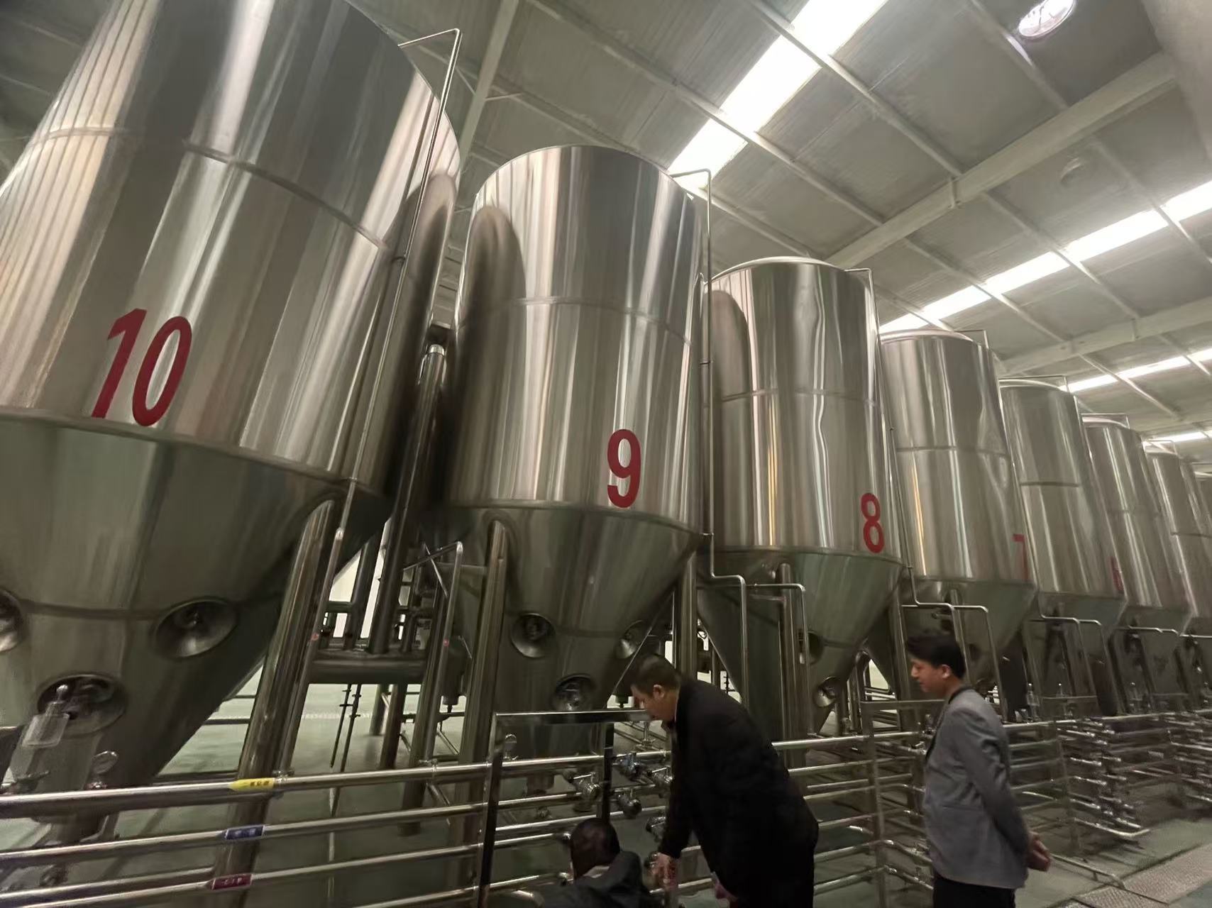 鞍山精酿啤酒设备厂—平面布置、设备设计、制造、调试、培训等一条龙服务